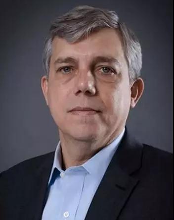 spencer stuart 提供的若干 候选人中选出并任命