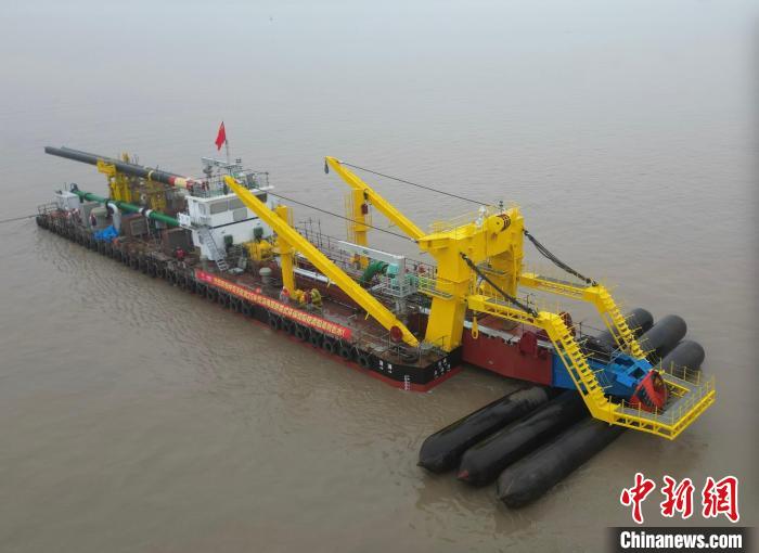 中国首艘全电驱拼装式深水环保绞吸挖泥船在江苏下水-中华航运网